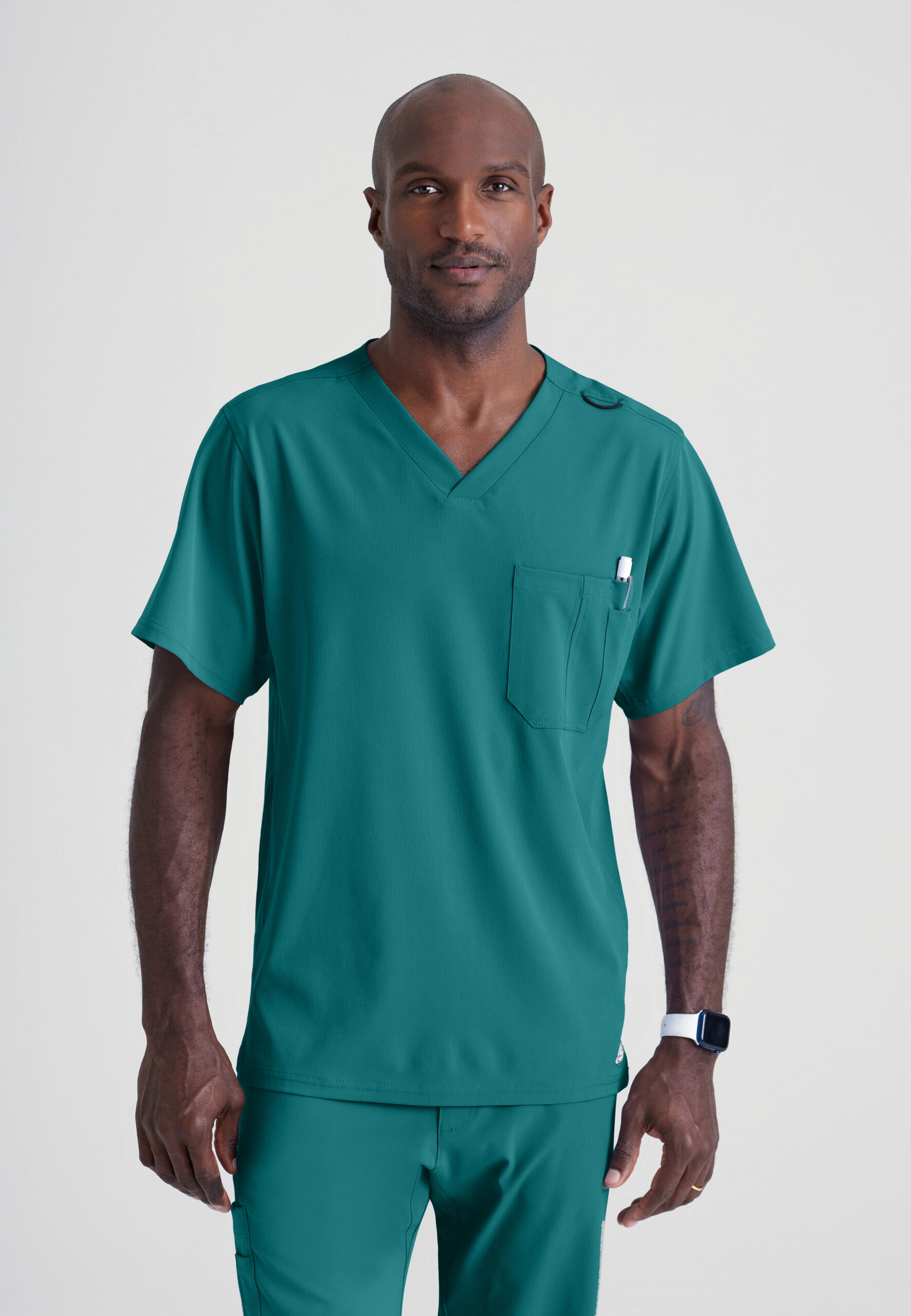 Skechers by Barco – Men’s Structure Crossover V-Neck Scrub Top